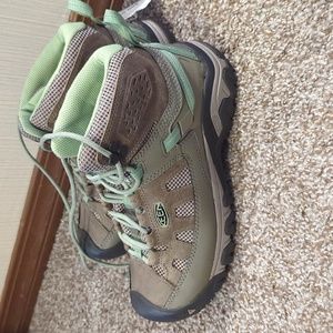 Keen hiking boots Women's 7.5